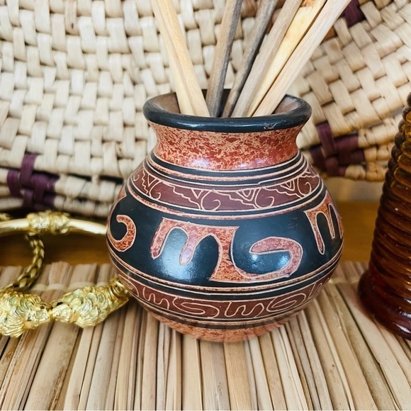 💫 1950s Handcrafted Vintage Costa Rican Antique Ceramic Boho Miniature Vase - Picture 2 of 7